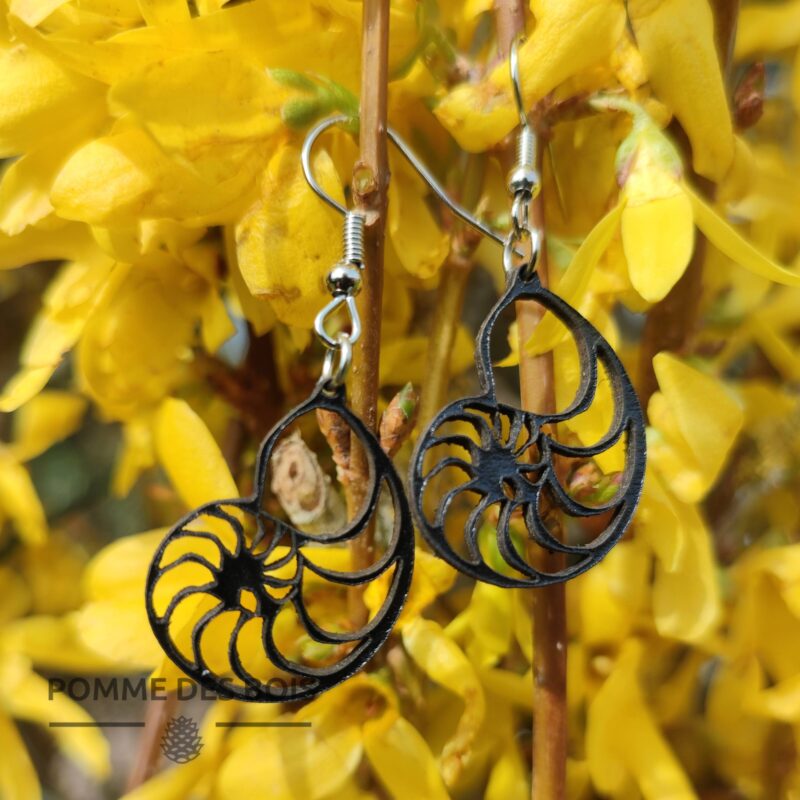 boucles d'oreilles coquillage spirale cuir noir fleur jaune