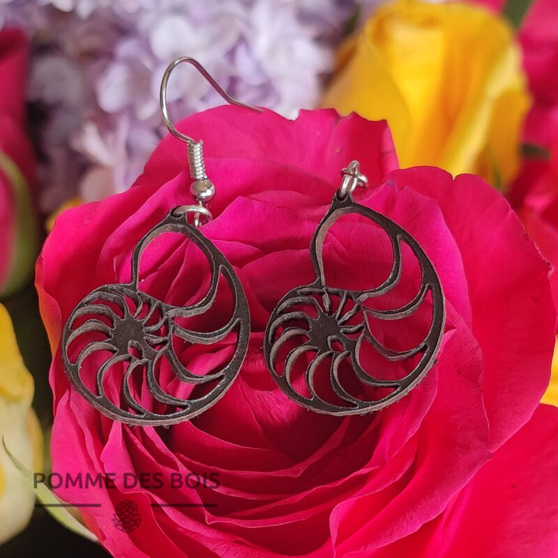 boucles d'oreilles coquillage spirale fleur rose cuir noir