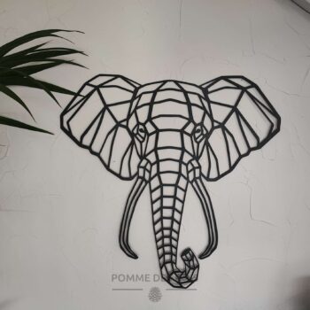 Une tête de face d'un éléphant en origami.