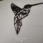 Un colibri de profil en origami.