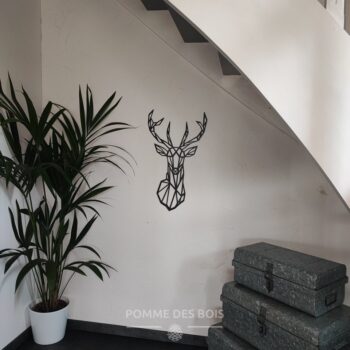 Un cerf de face en origami.