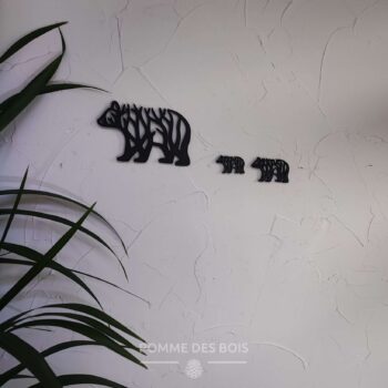 Une famille d'ours rempli d'arbres.