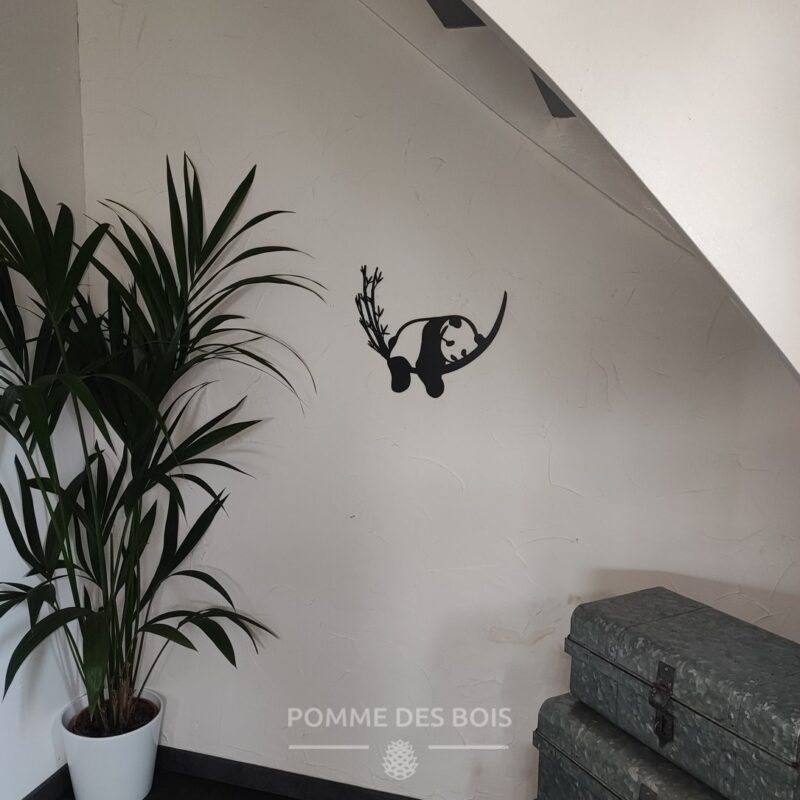 Un panda sur une branche.
