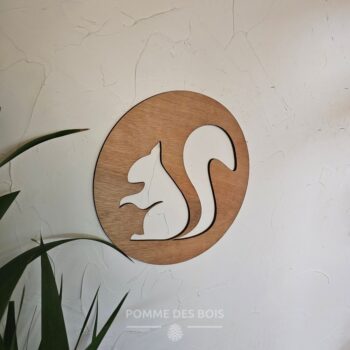 Un écureuil dans un cadre rond.