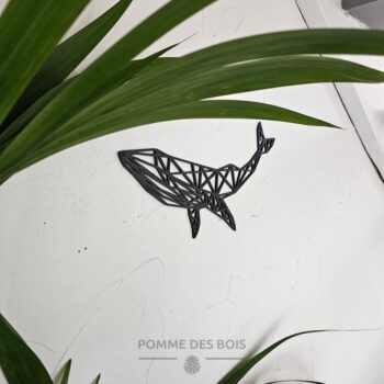 Une baleine de profil en origami.