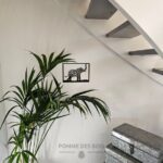 Un éléphant en arbre dans un cadre.