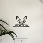Une tête de bulldog sur une barre.