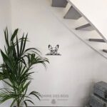 Une tête de bulldog sur une barre.