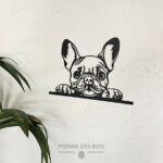 Une tête de bulldog sur une barre.