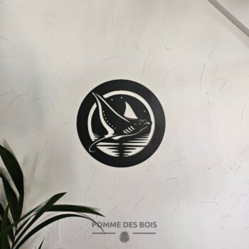 Une raie Manta dans un carde rond.