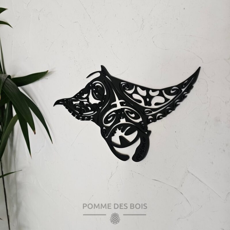 Une raie Manta avec des dessins maori.