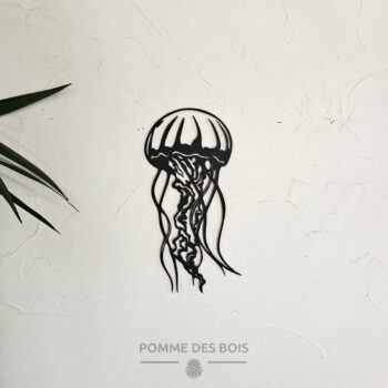 Une méduse entière.