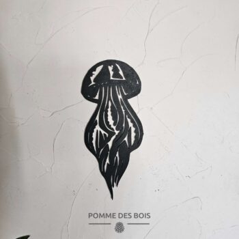 Une méduse entière.